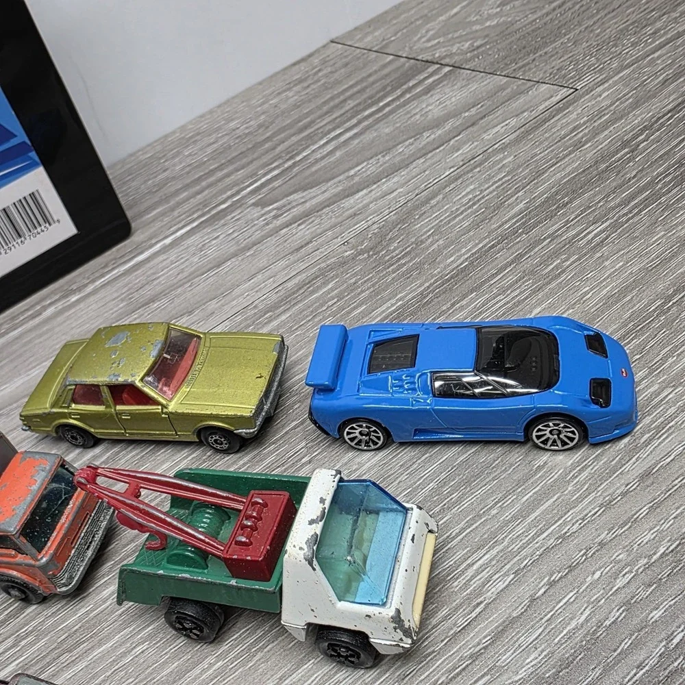 Hot Wheels 6 Car Case with 6 Hot wheel Cars Lot - Old To New Cars
